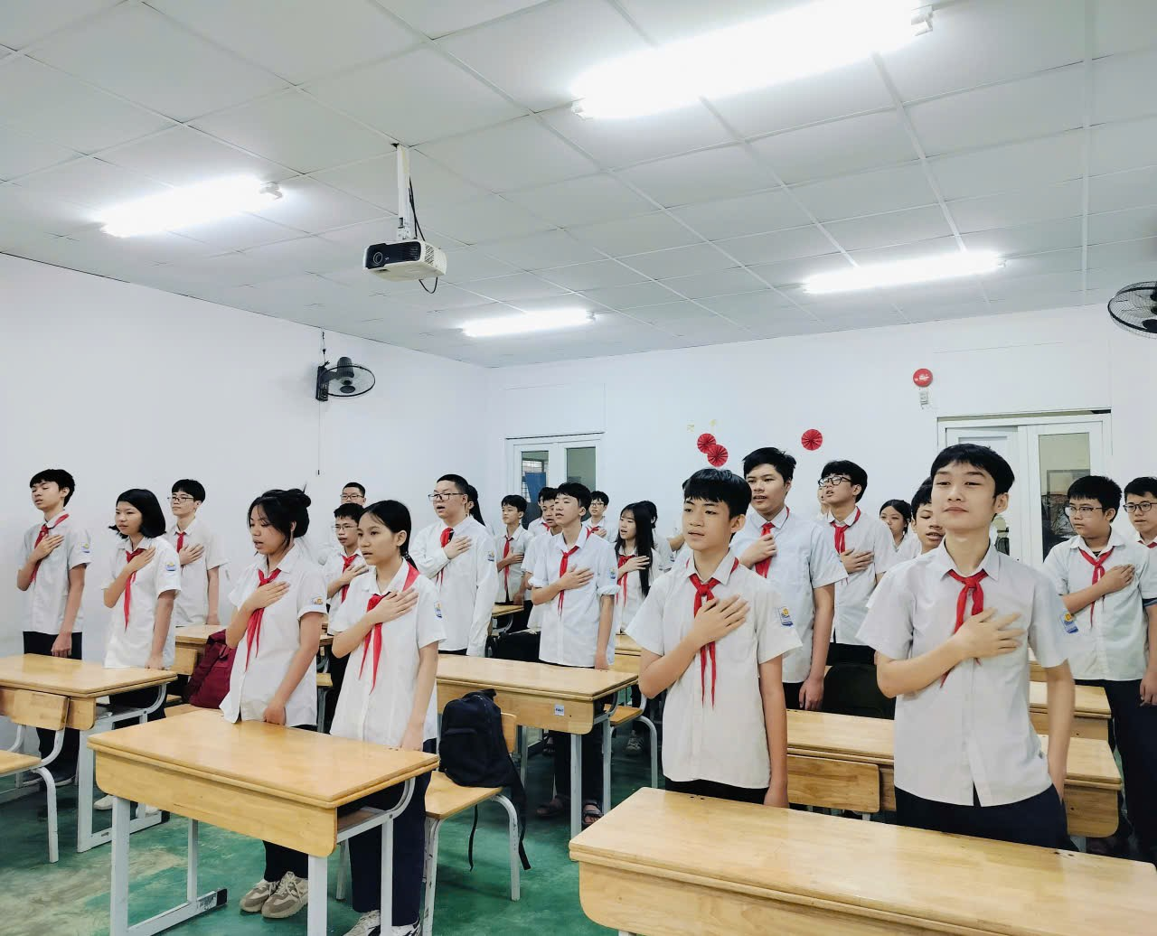 A group of people in a classroom

Description automatically generated
