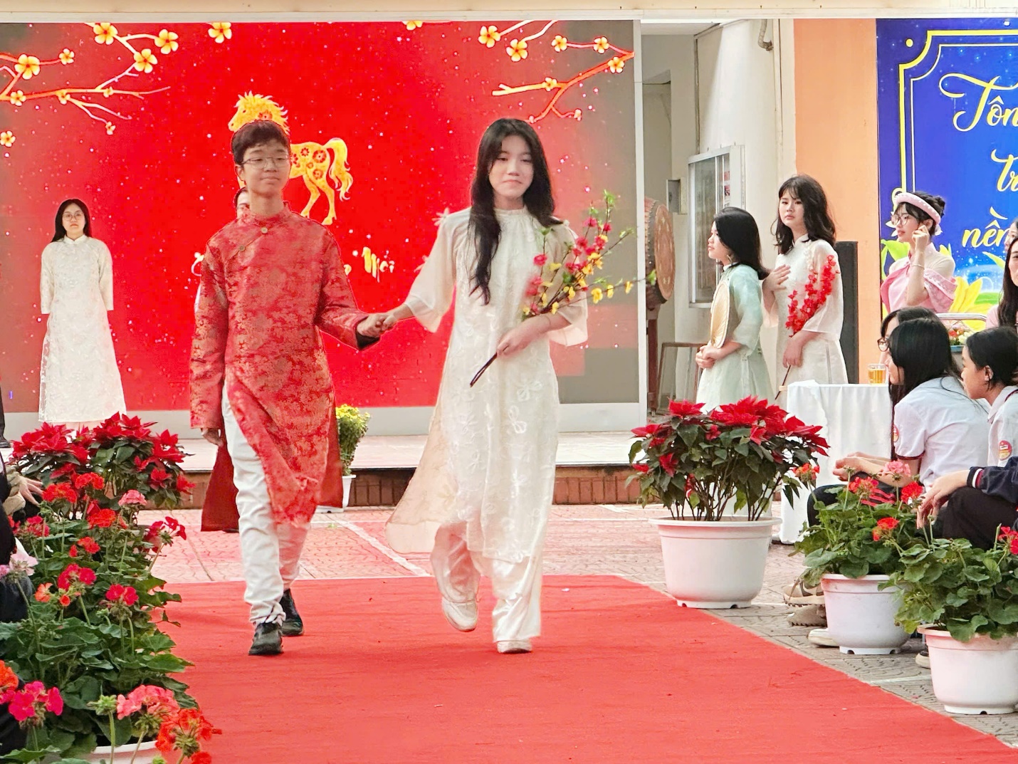 D:\Download\thanh lịch\z7559911067620_fbe0366864dce6256143f82dbbefa5cb.jpg