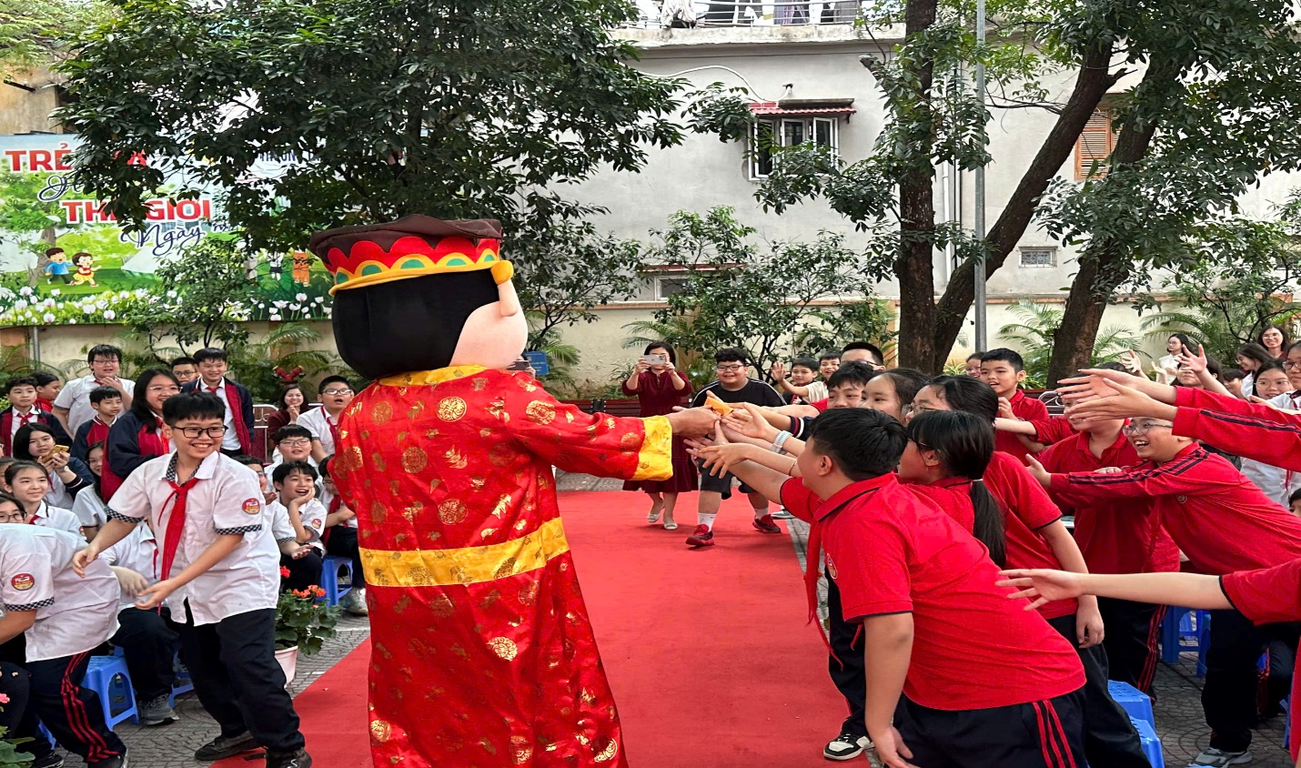 D:\Download\thanh lịch\z7560211063675_2a218f42f76856a21318881b27ee6f86.jpg