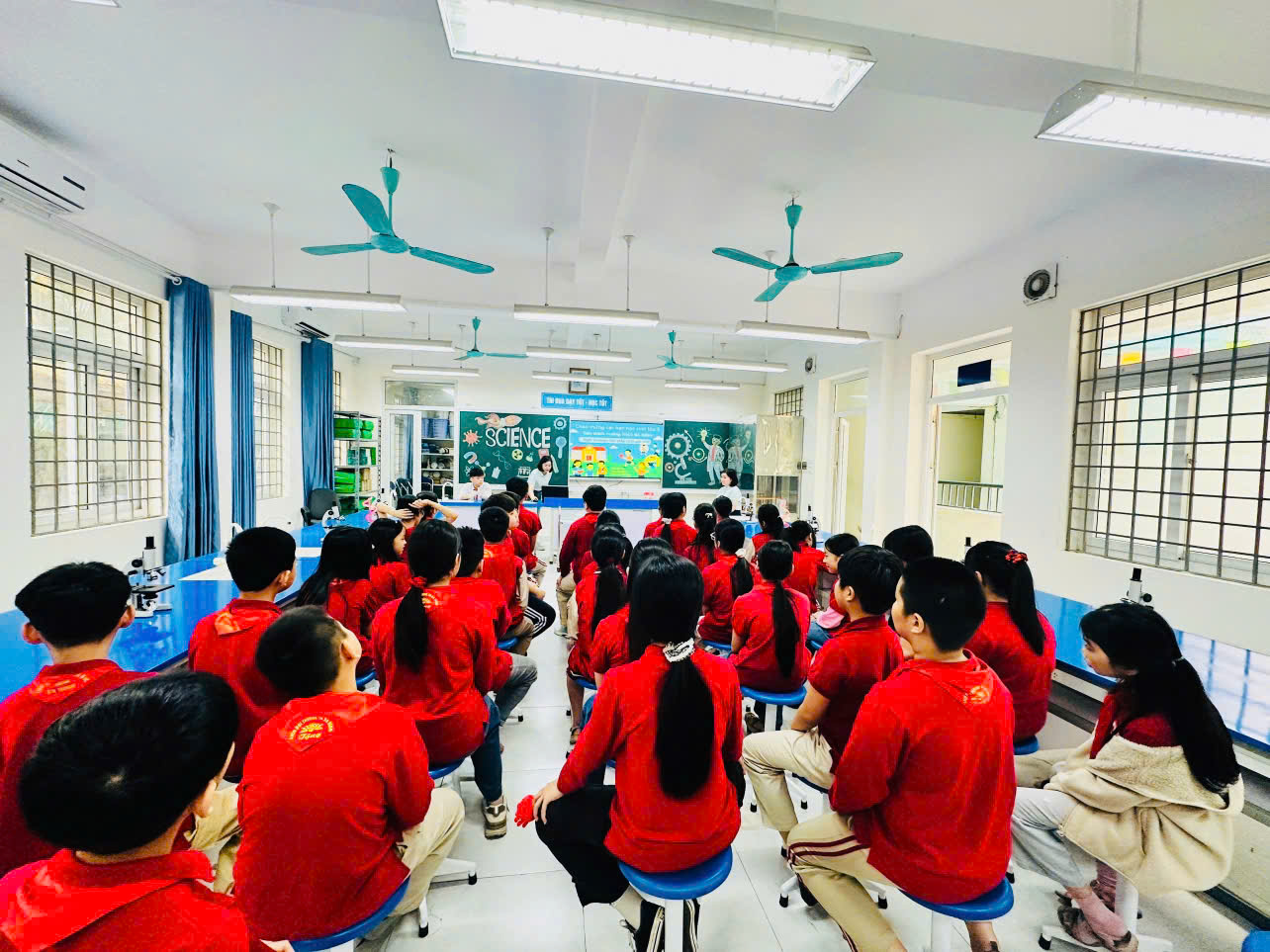 C:\Users\hp\Downloads\Con Yêu [07-03-2026 11_55]\35021591342657393394.jpg