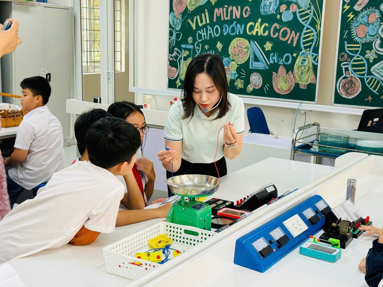 D:\SSD\THCS BA DINH\2025-2026\TRUYEN THONG\GIAO LUU HS LOP 5\z7596124254766_d7023d857729485b43723c97308a0b2a.jpg