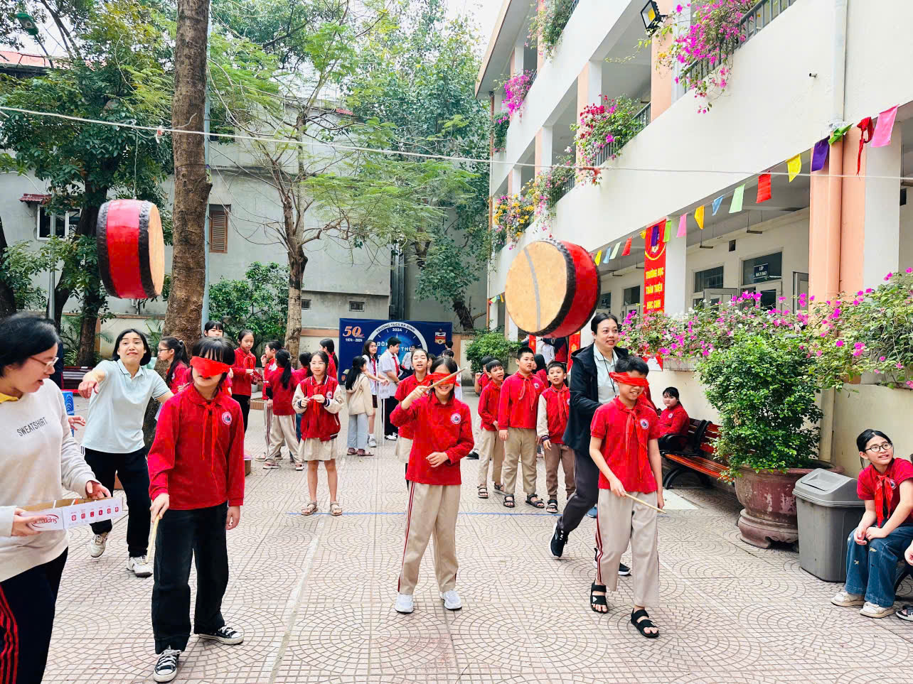 C:\Users\hp\Downloads\Con Yêu [07-03-2026 11_55]\5914607103999983769.jpg