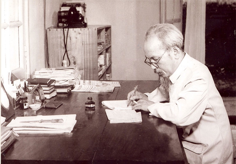 Học Bác về phong cách làm việc khoa học, hiệu quả