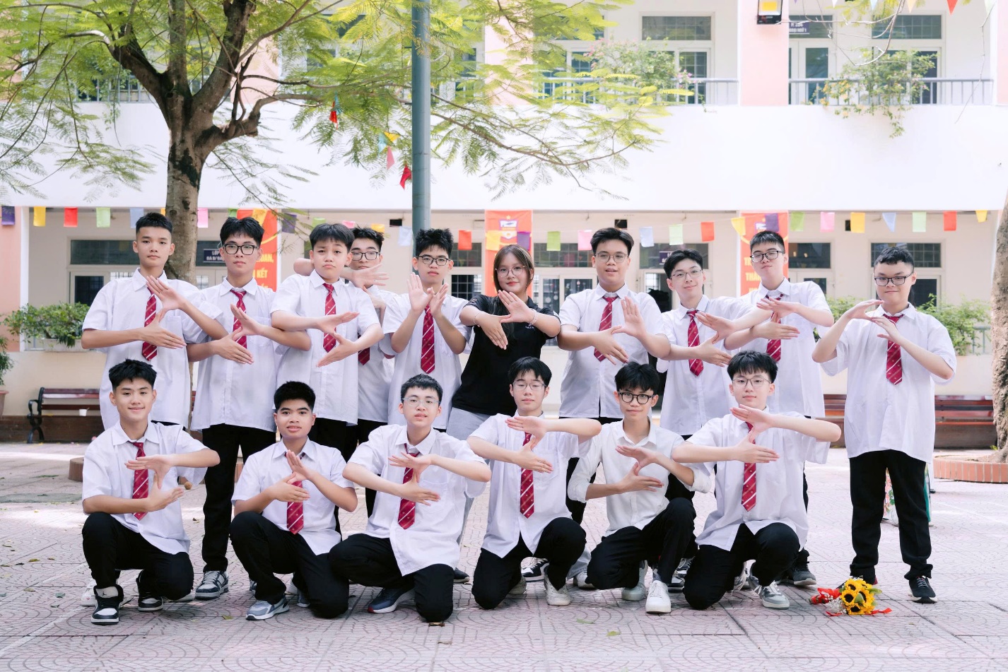 D:\Download\CHU QUANG HIẾU\z8095249542522_8604e4ce722c44032784333b93176742.jpg
