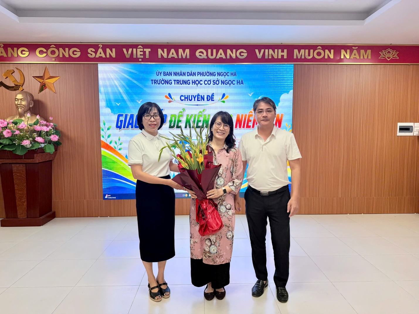 C:\Users\hp\Downloads\NGÔI NHÀ CHUNG NGỌC HÀ ❤ [27-08-2026 16_10]\2aoboqunpx4t3hhsdregzcrcp8y6jowfqeglgi007.jpg
