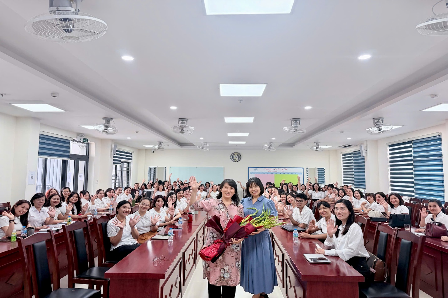 C:\Users\hp\Downloads\NGÔI NHÀ CHUNG NGỌC HÀ ❤ [27-08-2026 16_10]\2aoboqunsclf3pvicxydsmezomhlfynsb37p2zr241.jpg