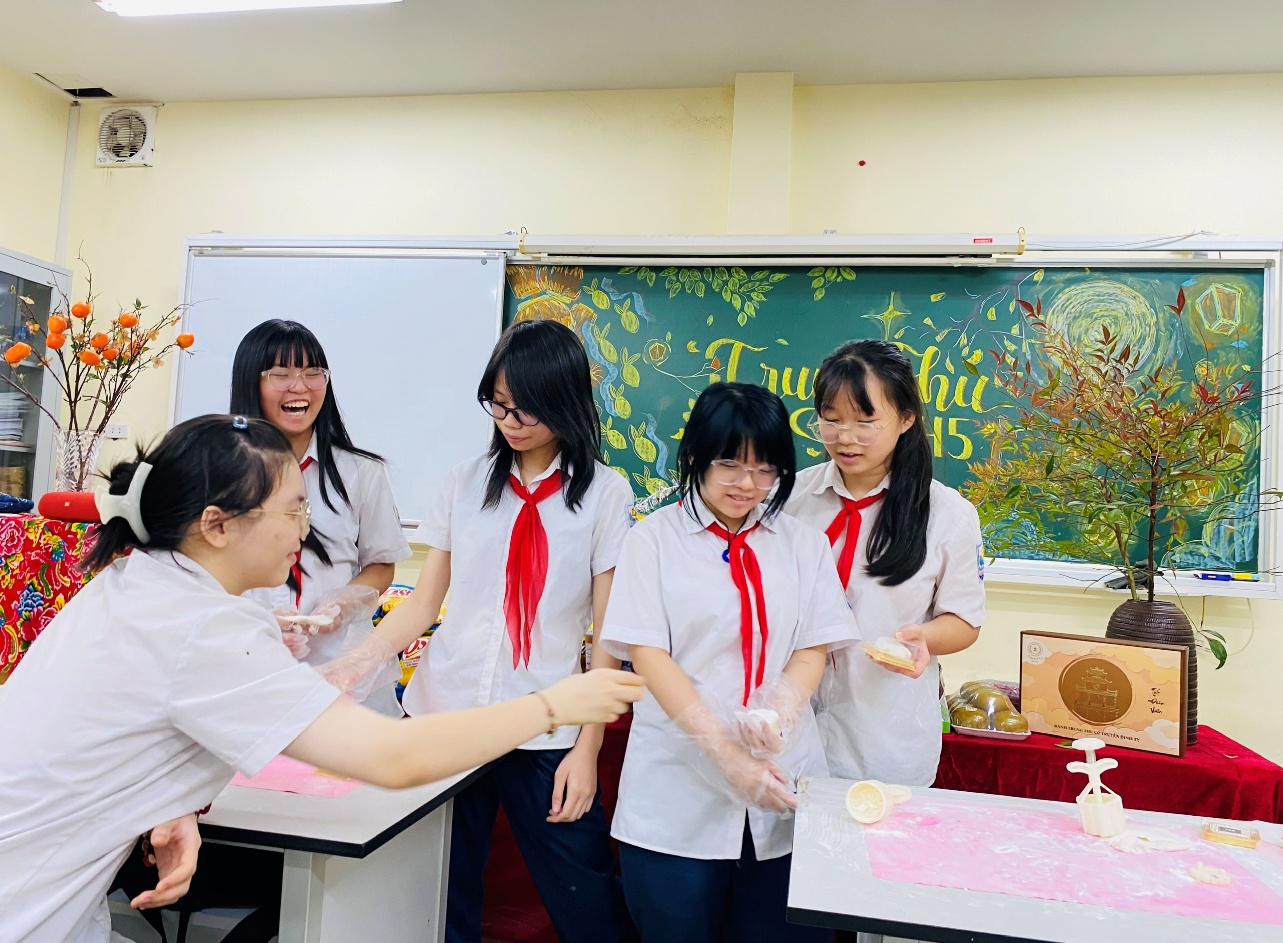 A group of girls in a classroom

AI-generated content may be incorrect.