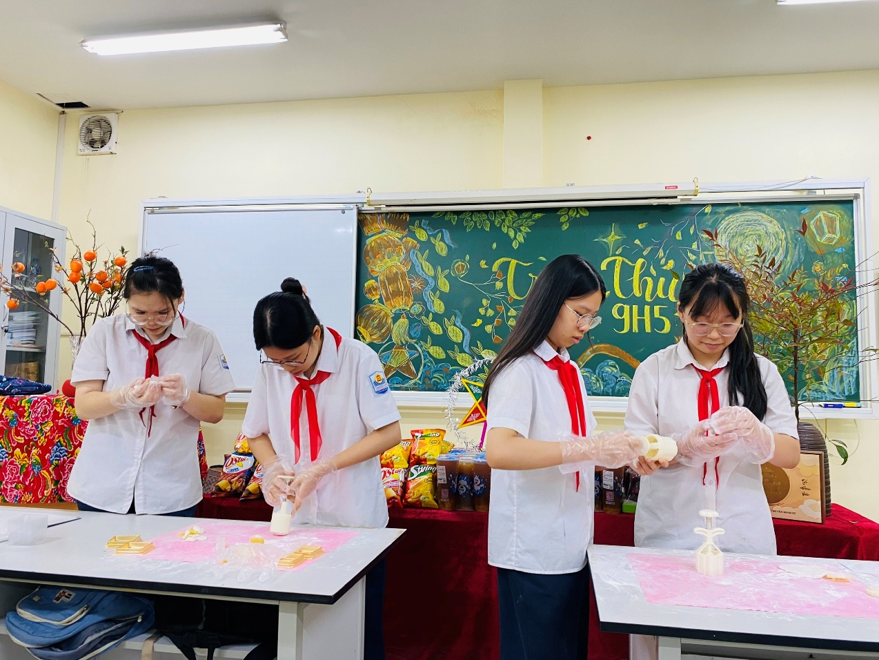A group of girls in uniform in a classroom

AI-generated content may be incorrect.